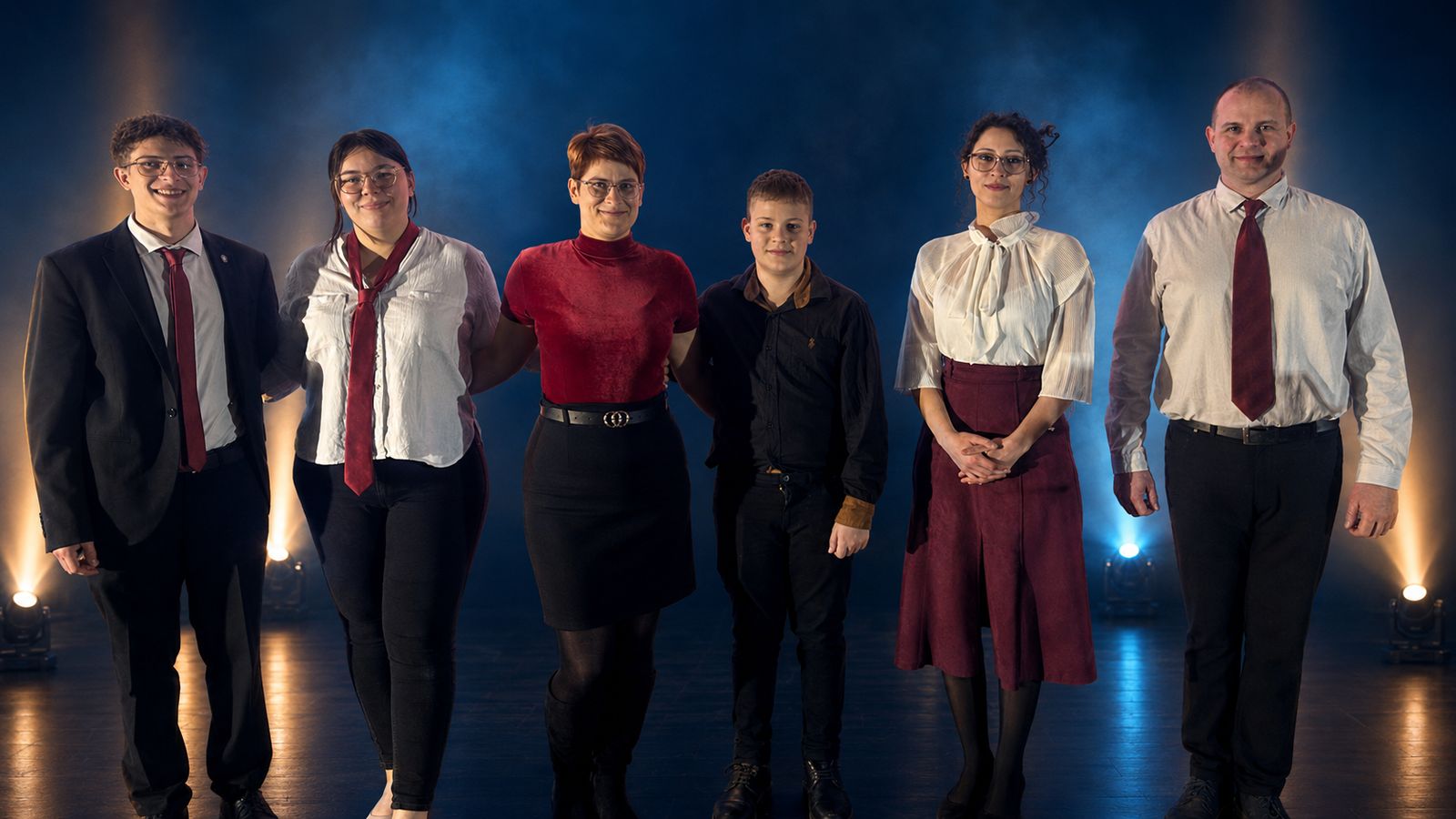 A Ker-Songs együttes csapata ünnepi öltözetben
