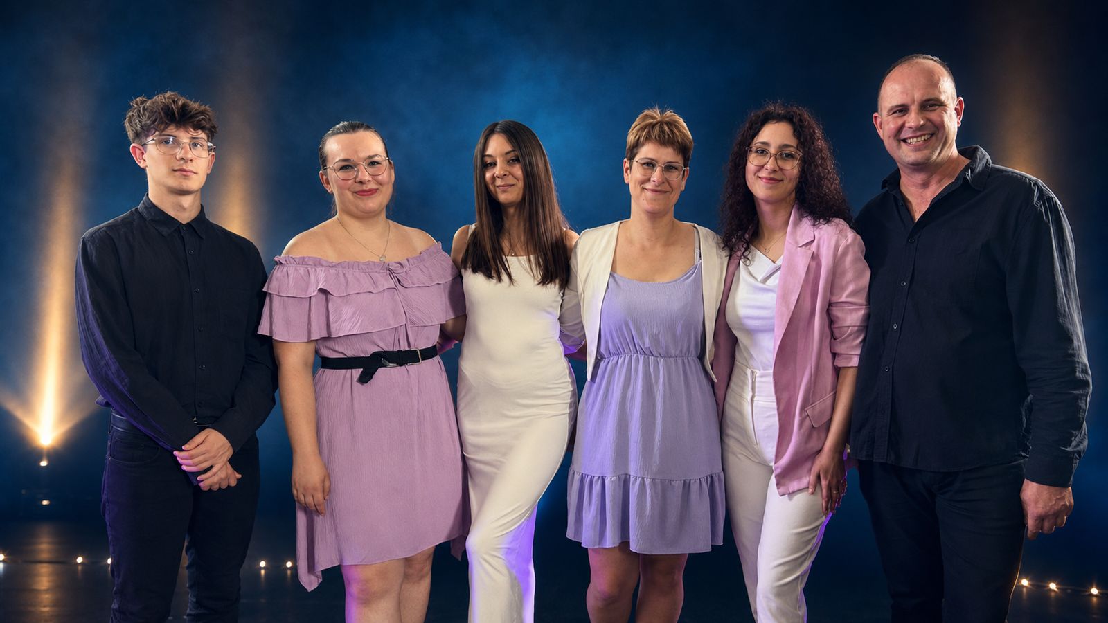 Az együttes tagjai közös fotón